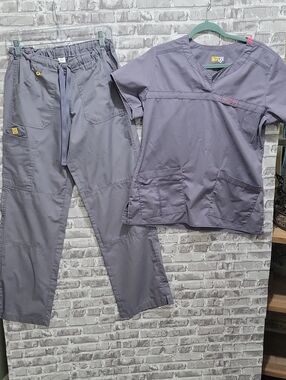 WonderWink Women's Gray Scrub Top & Drawstring Pants Size M, Workwear